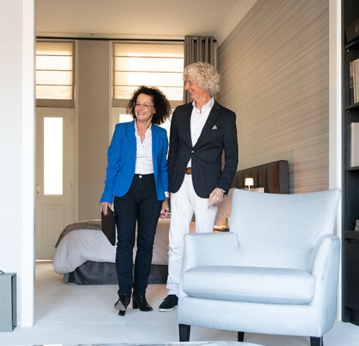 Woning-wordt-onderzocht-door-makelaars